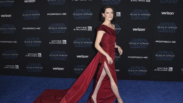 Foto: Gaya Seksi Daisy Ridley di Premier Film Star Wars Terbaru