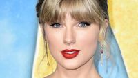 Foto: Menawan, Gaya Taylor Swift Curi Perhatian di Premier Cats