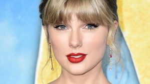Foto: Menawan, Gaya Taylor Swift Curi Perhatian di Premier Cats