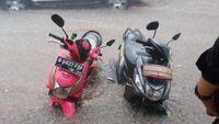 Potret Motor-motor Tenggelam Saat Banjir di Depan Plaza Senayan