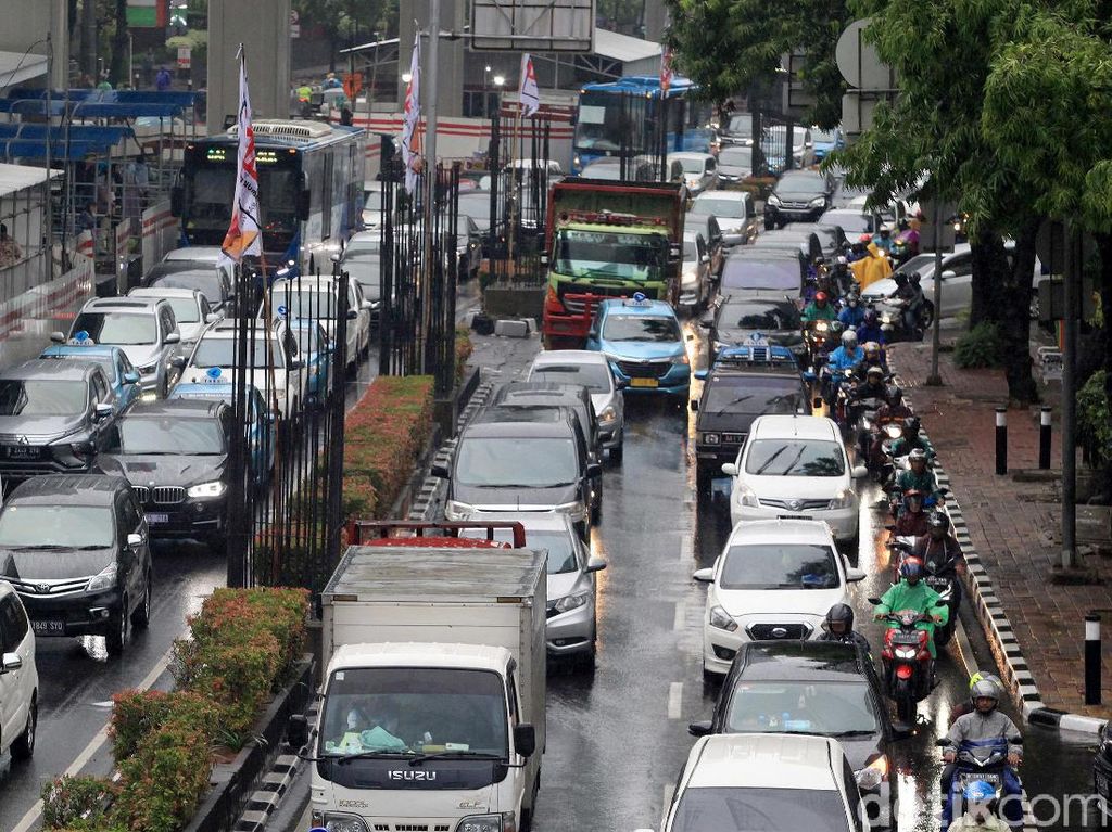 Kok Bisa Jakarta Rugi Rp 100 Triliun Gara-gara Kemacetan? Kok Bisa Jakarta Rugi Rp 100 Triliun Gara-gara Kemacetan?