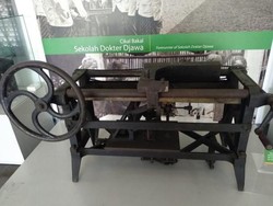 Rupa Alat Pemecah Kepala dan Peralatan Kedokteran Zaman Belanda