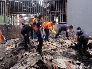 Sisa-sisa Kebakaran yang Tewaskan 3 Orang di Karawang Sisa-sisa Kebakaran yang Tewaskan 3 Orang di Karawang