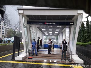 Ada Genangan di Sejumlah Pintu Masuk Stasiun MRT, Eskalator Mati Sementara
