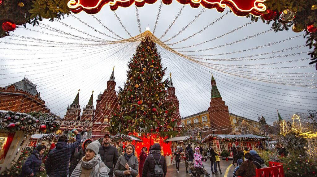 Melihat Kemeriahan Warga Dunia Menyambut Natal Melihat Kemeriahan Warga Dunia Menyambut Natal