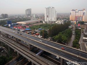 Diduga Lepas dari Pemasangan, Kabel Melintang di Tol Japek Layang