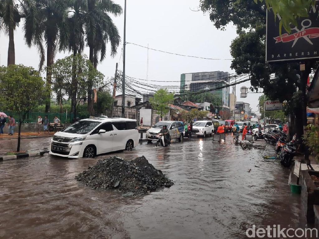 Hujan Deras, Jalan Tanjung Duren Raya Tergenang 10 Cm Hujan Deras, Jalan Tanjung Duren Raya Tergenang 10 Cm