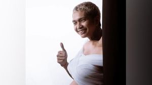 Kocak! Saat Young Lex dan Istri Pamer Perut Hamil