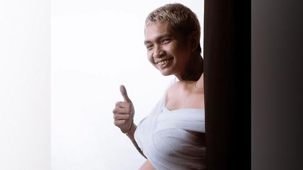 Kocak! Saat Young Lex dan Istri Pamer Perut Hamil