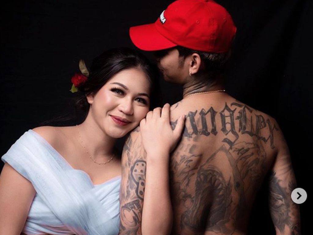 Akhirnya! Young Lex Perlihatkan Wajah Anaknya Akhirnya! Young Lex Perlihatkan Wajah Anaknya