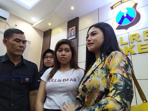 Usai Ditilang, 2 Wanita yang Kendarai Motor Sambil Keramas Dipidana Usai Ditilang, 2 Wanita yang Kendarai Motor Sambil Keramas Dipidana