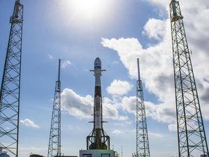 SpaceX Luncurkan Satelit Penyebar Internet Daerah Terpencil