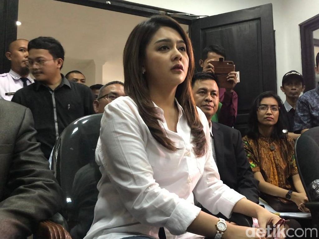 Jenita Janet Murka Kuasa Hukum Alief Beberkan Isi Gugatan Cerai Jenita Janet Murka Kuasa Hukum Alief Beberkan Isi Gugatan Cerai