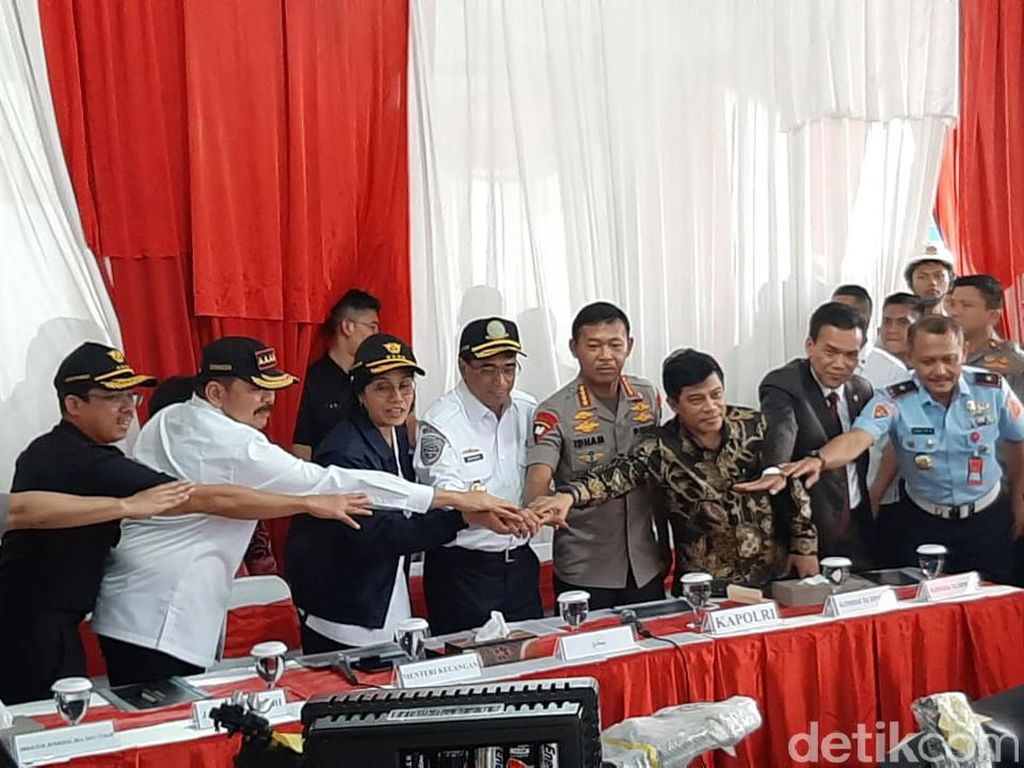 Sri Mulyani Cs Bongkar Lagi Penyelundupan Moge & Mobil Mewah Sri Mulyani Cs Bongkar Lagi Penyelundupan Moge & Mobil Mewah