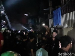 Petugas Damkar Berhasil Padamkan Kebakaran Pasar Cidu Makassar