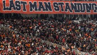Namun The Jak Mania terus memberikan dukungan untuk tim kesayangannya.