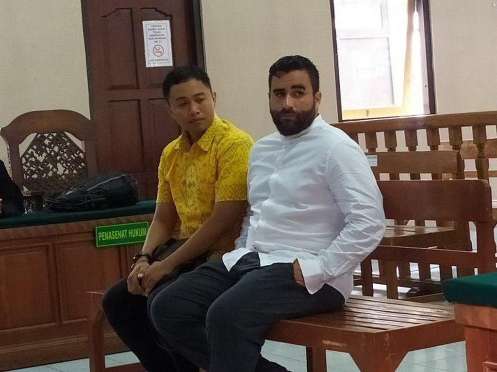 Bawa Kokain, WN Amerika Serikat di Bali Dituntut 14 Tahun Penjara Bawa Kokain, WN Amerika Serikat di Bali Dituntut 14 Tahun Penjara