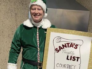 Ayah Ini Punya Cara Unik Sambut Putrinya di Bandara