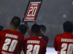 Bepe masih menjadi pemain dengan catatan caps terbanyak di Timnas Indonesia dengan catatan 86 laga dan sumbangan 38 gol.