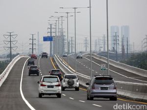 Ada Kecelakaan Beruntun di Km 31 Tol Layang Japek, Lalin Sempat Macet 2 Km Ada Kecelakaan Beruntun di Km 31 Tol Layang Japek, Lalin Sempat Macet 2 Km