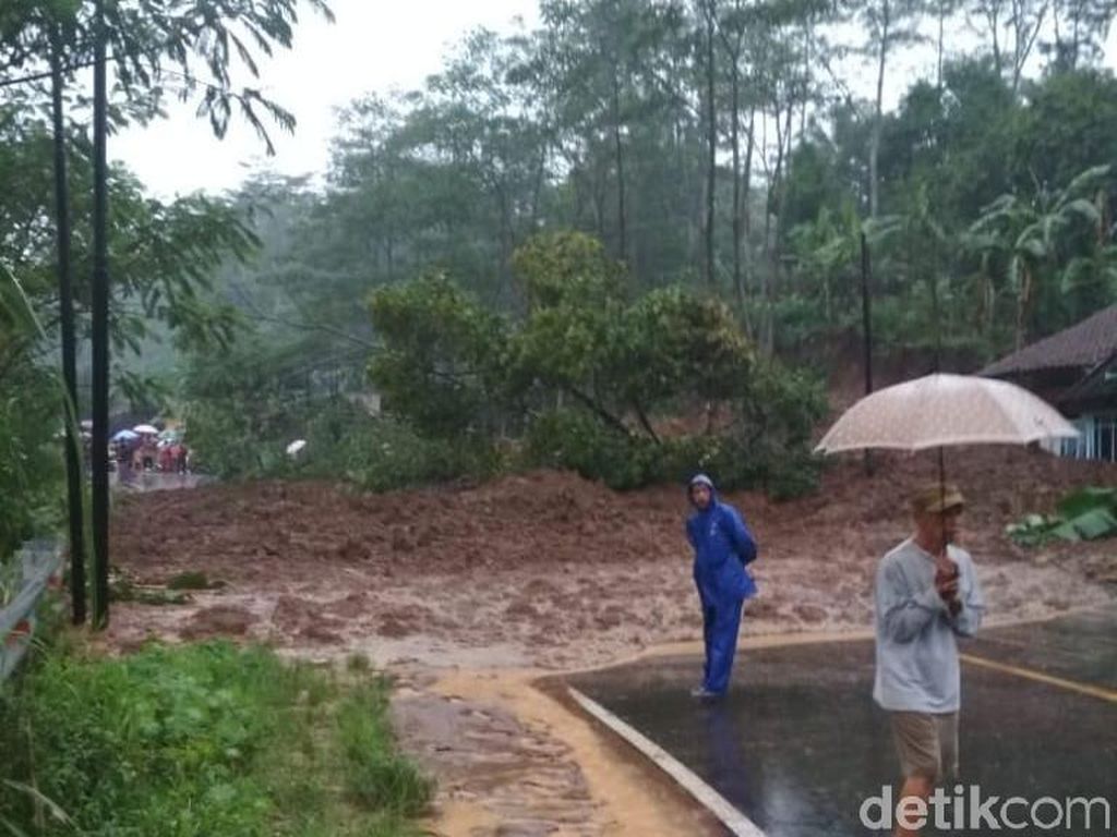 Longsor, Jalan Nasional Semarang-Purwokerto di Banjarnegara Putus Longsor, Jalan Nasional Semarang-Purwokerto di Banjarnegara Putus