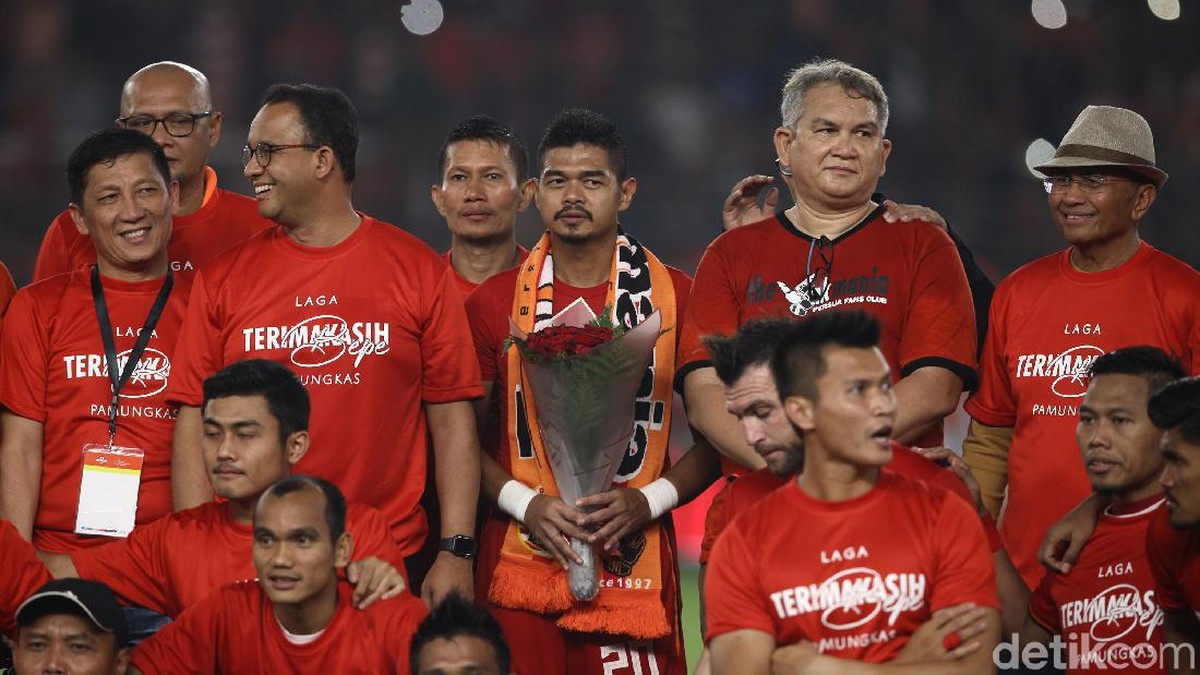 Pidato Bambang Pamungkas saat pensiun, tak menangis tapi hati berdarah. (Foto: Rifkianto Nugroho/detikcom)