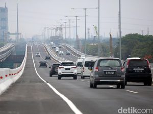 Tol Layang Jakarta-Cikampek Dibuka Kembali, Lalin Ramai Lancar Tol Layang Jakarta-Cikampek Dibuka Kembali, Lalin Ramai Lancar