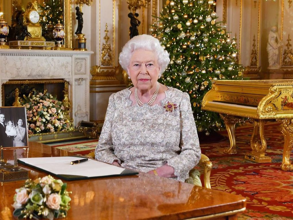 Ratu Elizabeth II Bergaya Maksimal Setiap Natal, Persiapannya 2 Bulan