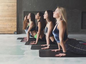 Jaga Jarak dengan Yoga #dirumahaja Gratis Bersama Para Coach Yoga Ini Yuk Jaga Jarak dengan Yoga #dirumahaja Gratis Bersama Para Coach Yoga Ini Yuk