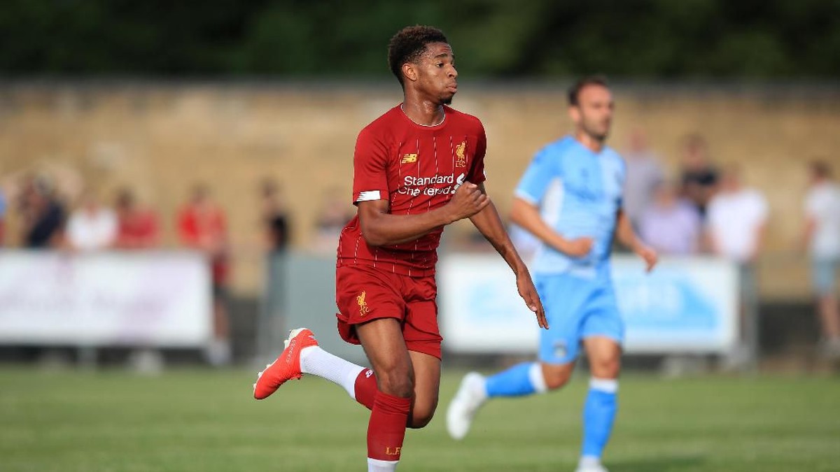 Elijah Dixon-Bonner bakal diturunkan saat menghadapi Aston Villa di Piala Liga Inggris (Marc Atkins/Getty Images)