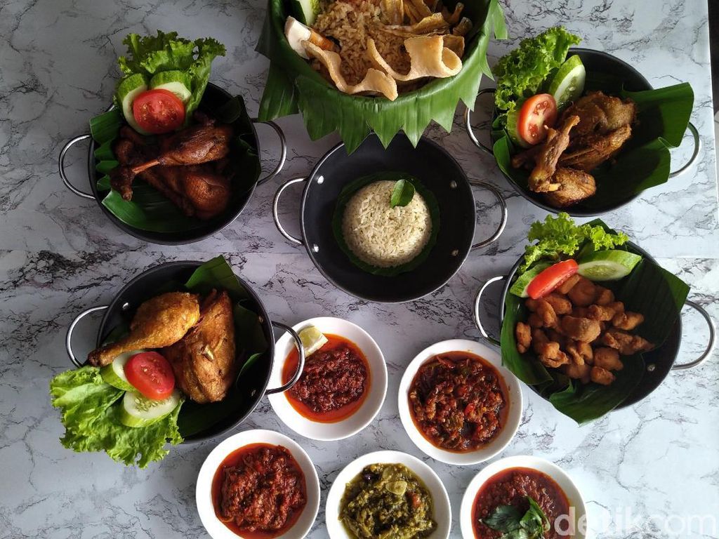 Duet Gurih Empuk Angsa Tulang Lunak dan 5 Sambal Menggoda Duet Gurih Empuk Angsa Tulang Lunak dan 5 Sambal Menggoda