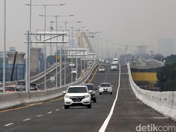 Kemenhub Imbau Masyarakat Tak Paksakan Diri Lewat Tol Japek Layang