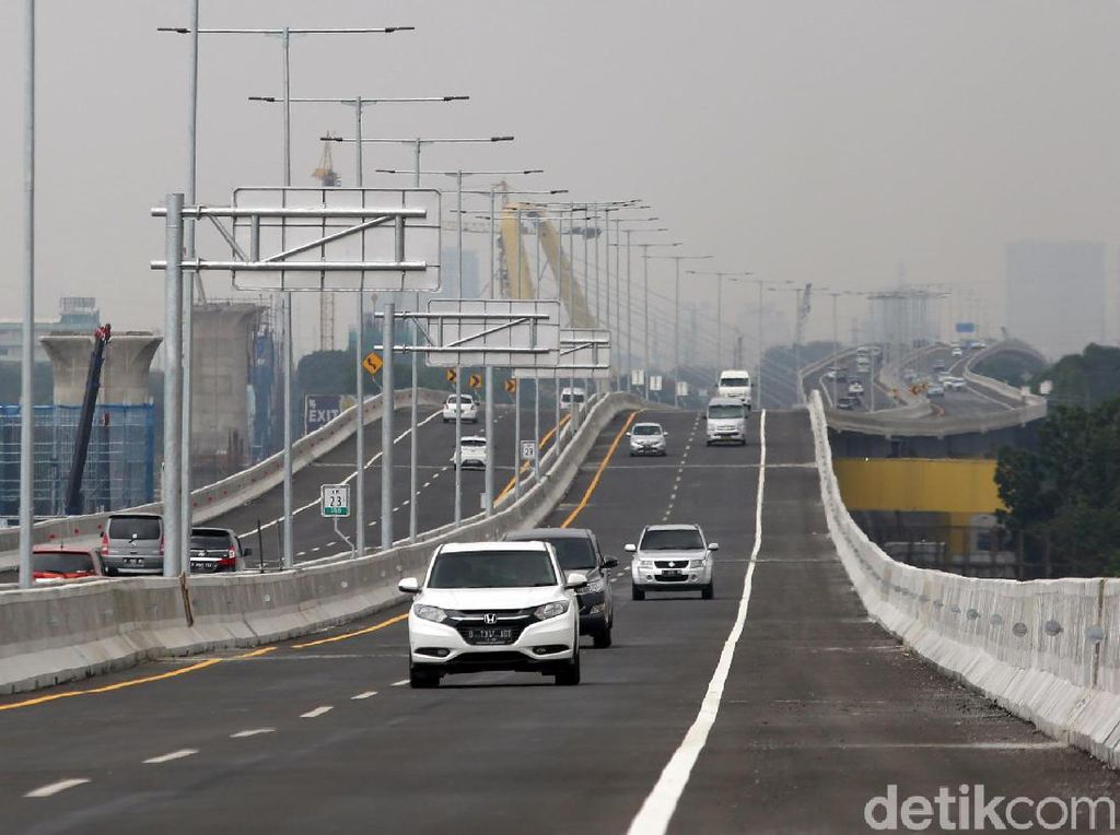 Potret Jalan Tol Layang Japek yang Disebut Bikin Mual dan Pusing Potret Jalan Tol Layang Japek yang Disebut Bikin Mual dan Pusing