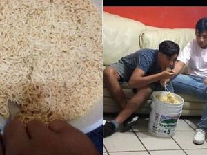Bukan Semangkuk, Dua Pria Ini Makan Mie Instan Satu Ember Penuh Bukan Semangkuk, Dua Pria Ini Makan Mie Instan Satu Ember Penuh