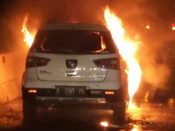 Ada Mobil Terbakar di Tol Pluit Arah Bandara Soetta, Lalin Padat