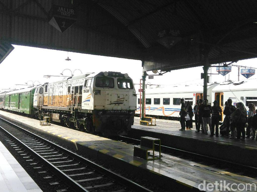Penumpang KA Jarak Jauh di Bandung Capai 16 Ribu Selama Long Weekend Penumpang KA Jarak Jauh di Bandung Capai 16 Ribu Selama Long Weekend