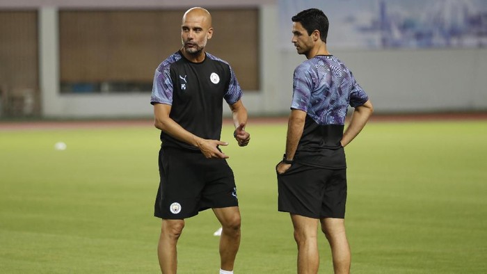 SHANGHAI, CHINA - JULY 16: Pep Guardiola, manager of Manchester City and Mikel Arteta at a training session during the Premier League Asia Cup on July 16, 2019 in Shanghai, China. (Photo by Fred Lee/Getty Images for Premier League)