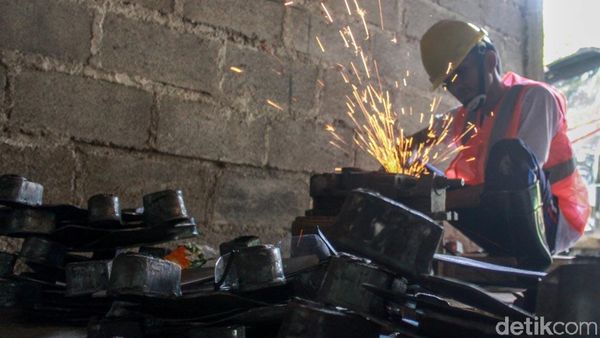 Digempur Barang Impor, Produksi Pacul Lokal Nggak Kendor