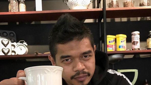 Pensiun dari Sepak Bola, Intip Aktivitas Bambang Pamungkas Saat Kulineran