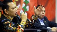Ekspresi Bamsoet Saat Bicara Soal Amandemen UUD 1945