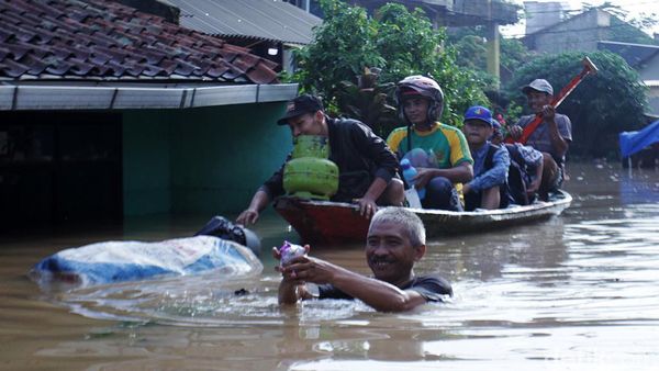 Banjir Setinggi Dada Rendam Dayeuhkolot
