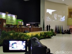 Sinta Nuriyah Wahid Terima Gelar Doktor Honoris Causa dari UIN Yogya