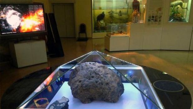 Batu Meteor