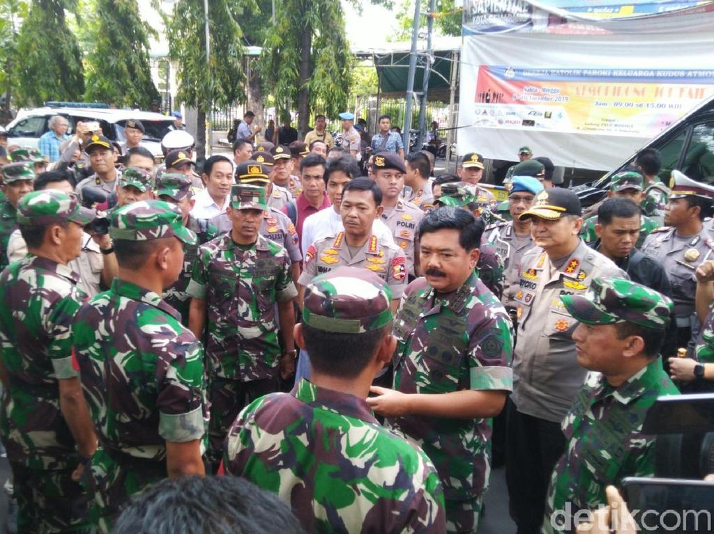 Jelang Natal, Gereja Katedral Semarang Mulai Disterilisasi Jelang Natal, Gereja Katedral Semarang Mulai Disterilisasi