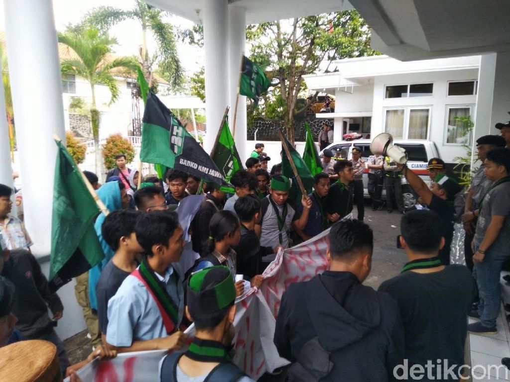 Mahasiswa Desak Kejaksaan Tuntaskan Kasus Korupsi di Ciamis Mahasiswa Desak Kejaksaan Tuntaskan Kasus Korupsi di Ciamis