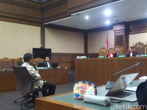 Video: Hak Politik Romahurmuziy Dicabut 5 Tahun