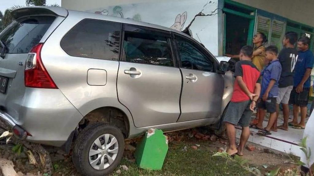 Duh! Sopir Mobil Ini Mabuk dan Seruduk TK di Pati Duh! Sopir Mobil Ini Mabuk dan Seruduk TK di Pati