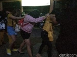 Pihak Karaoke yang Digerebek Sebut Pemesan Room untuk Prostitusi Inisial R Pihak Karaoke yang Digerebek Sebut Pemesan Room untuk Prostitusi Inisial R