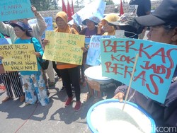 Warga Blitar Tuntut Penuntasan Kasus Korupsi Tak Menumpuk Jadi Beras