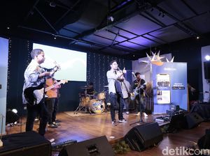 Nidji Menyanyikan Biarlah di dExcluspeak Nidji Menyanyikan Biarlah di dExcluspeak